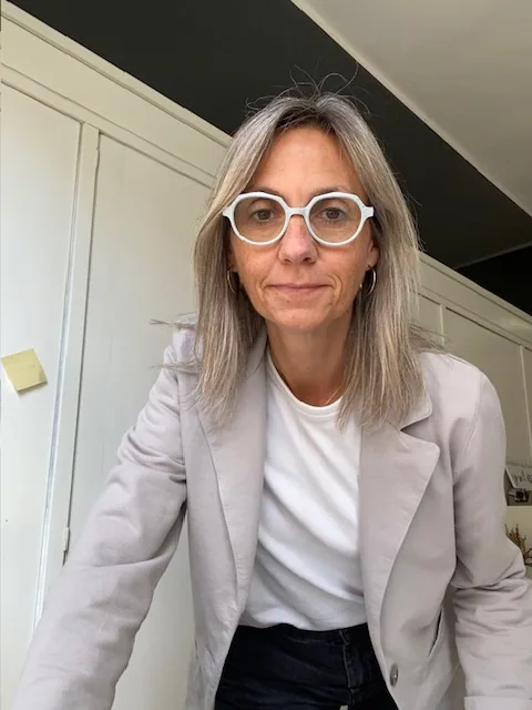 Nana, mentora, en primer pla